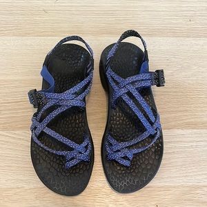 Chacos women’s size 9. Purple polka dots in good shape.